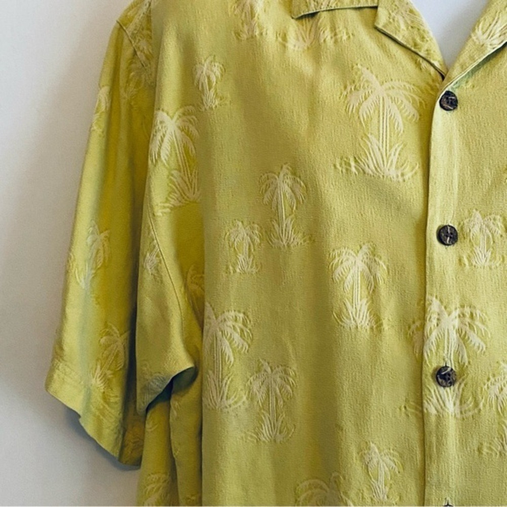 Vintage Tommy Bahama 100% Silk Hawaiian Shirt Tropical Vacation Cruise Palm Tree - Picture 3 of 14